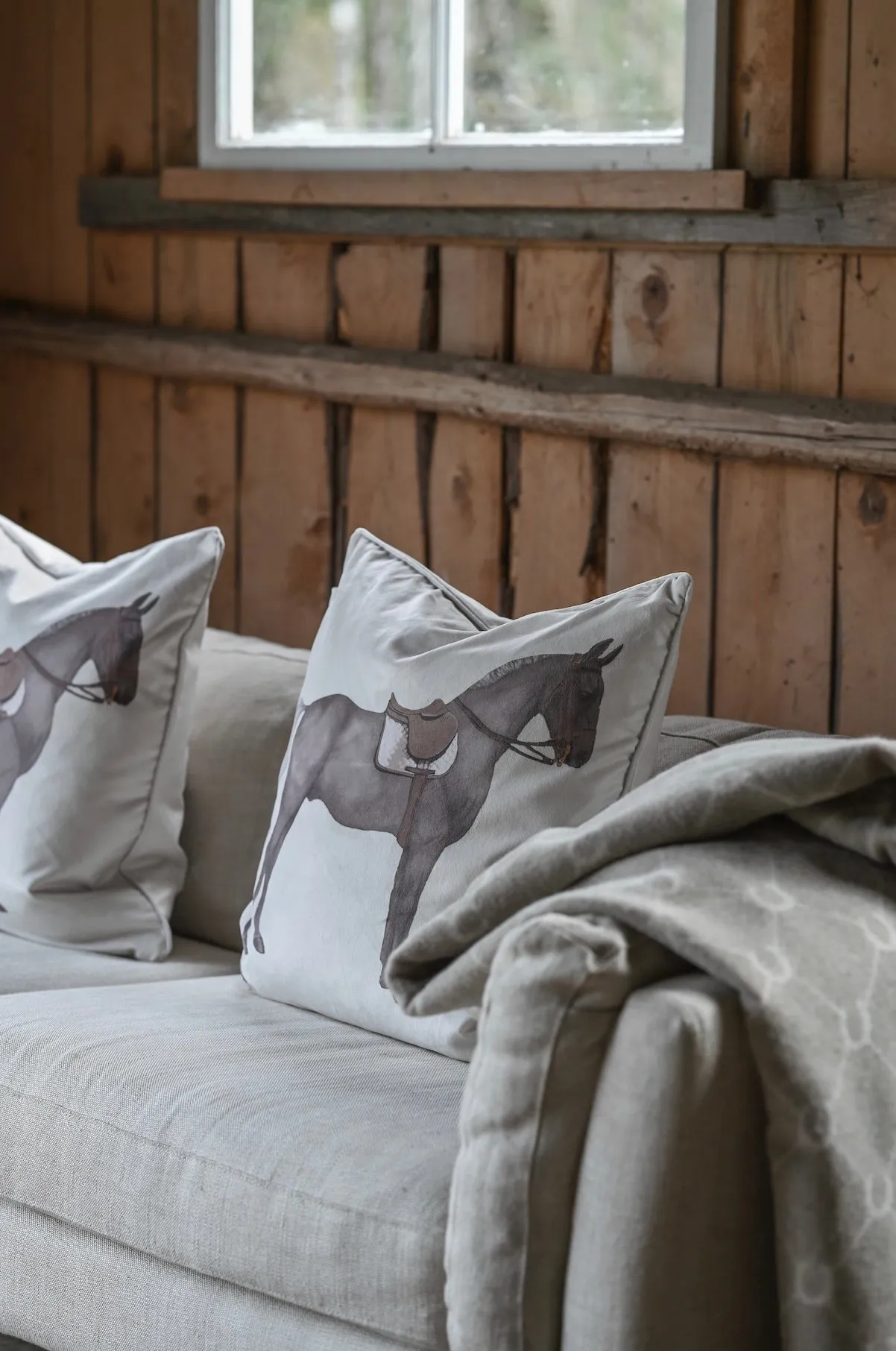CHEVAL PEINT OFF-WHITE